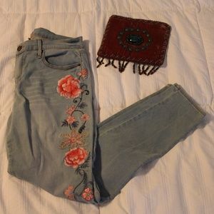 Driftwood embroidered floral classic size 10